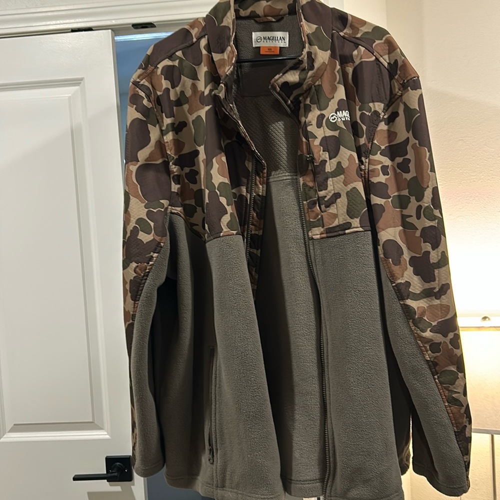 Magellan Outdoors Men's Camouflage and Olive Green Fleece Jacket